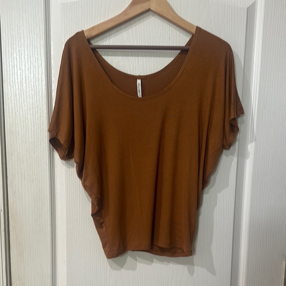 Active USA size small short sleeve gold top